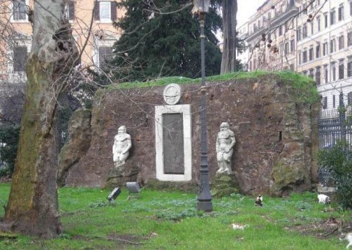 Porta alchemica di villa Colombara